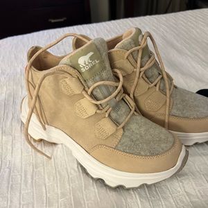 Brand new sorel boots. Size 8.